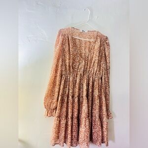 Floral print dress in size small stretchy fits med like new